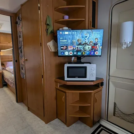 Mikael's Bed & - *
